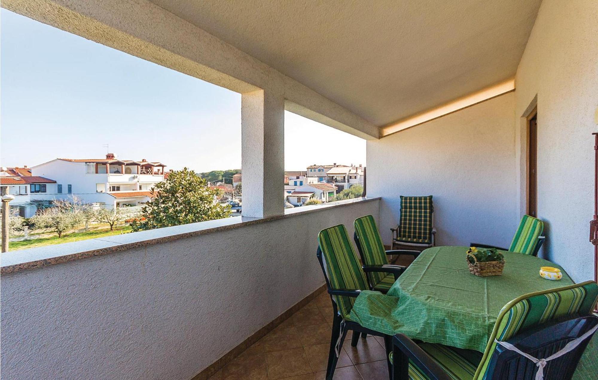 Beautiful Apartment In Pula With Kitchen Exterior photo
